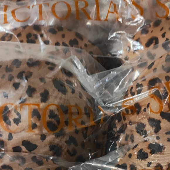 Victoria Secret Bra & Panty Set - Picture 15 of 16